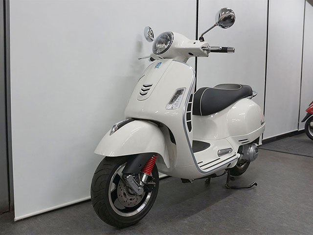 中古車 ベスパ GTS Super 300